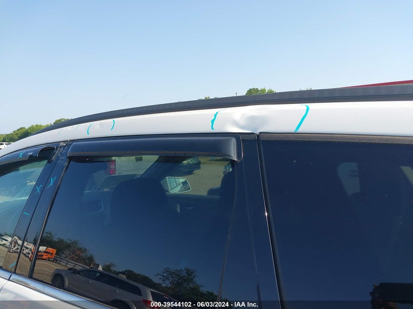 1GNKRHKD3GJ121016 2016 Chevrolet Traverse 2Lt