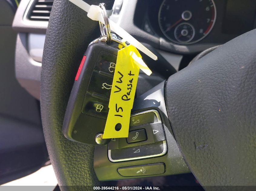 2015 Volkswagen Passat 1.8T S VIN: 1VWAT7A38FC071786 Lot: 39544216