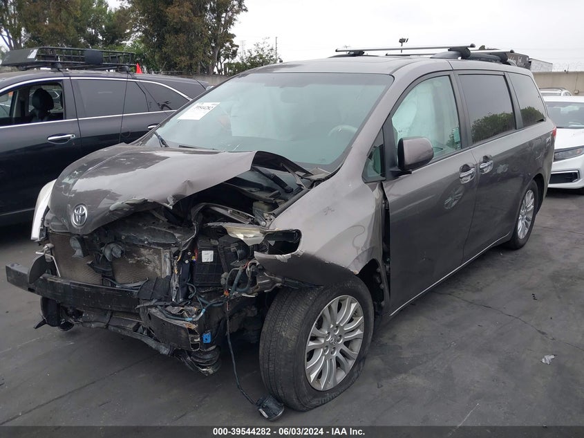 2014 TOYOTA SIENNA XLE V6 8 PASSENGER - 5TDYK3DC8ES464497