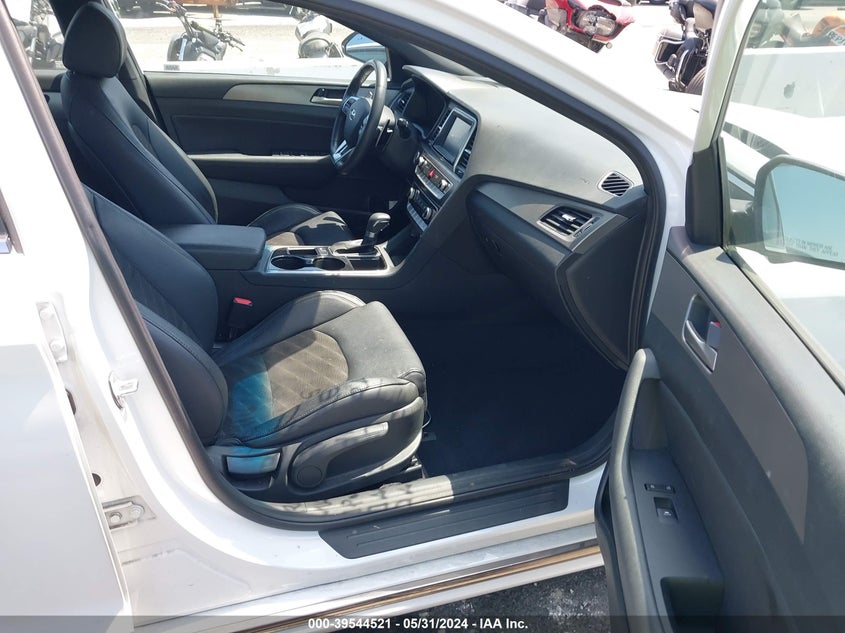 VIN 5NPE34AF4JH597133 2018 HYUNDAI SONATA SPORT