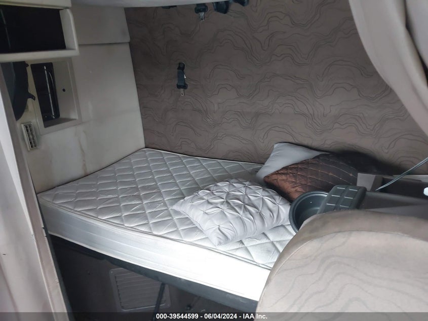 2016 Volvo Vn Vnl VIN: 4V4NC9EH3GN923235 Lot: 39544599