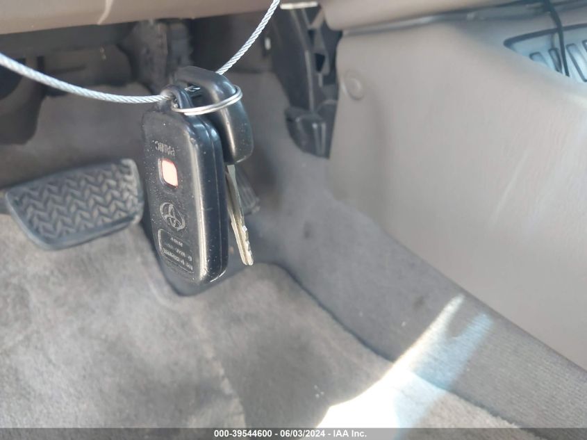 2005 Toyota Sequoia Sr5 V8 VIN: 5TDZT34AX5S249154 Lot: 39544600