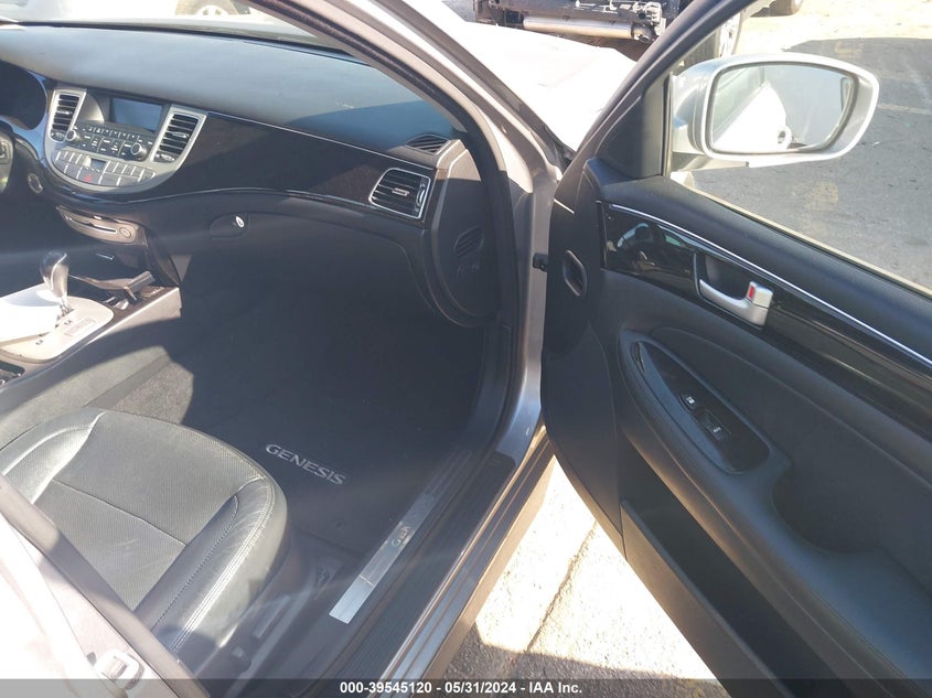 2013 Hyundai Genesis 3.8 VIN: KMHGC4DD0DU233073 Lot: 39545120