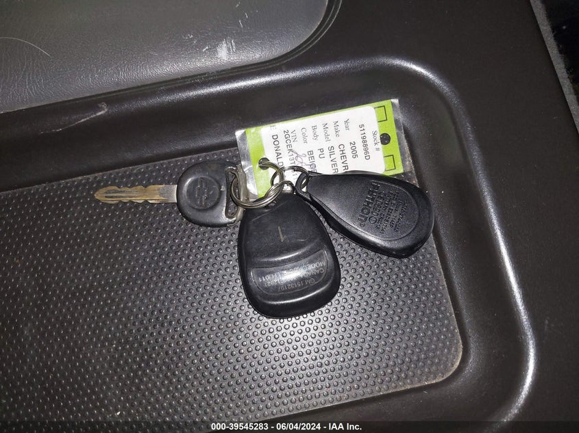 2005 Chevrolet Silverado 1500 Z71 VIN: 2GCEK13T651198896 Lot: 39545283