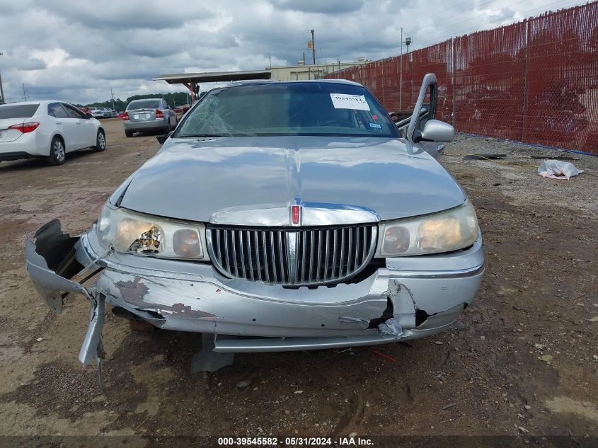 2001 Lincoln Town Car Signature VIN: 1LNHM82W91Y647339 Lot: 39545582