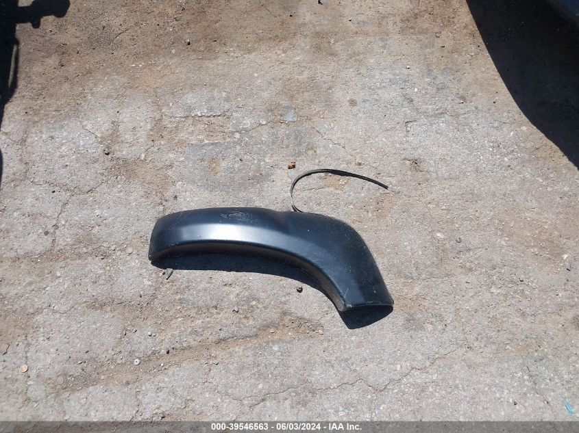 2001 Chevrolet Tahoe Ls VIN: 1GNEC13T51R127825 Lot: 39546563