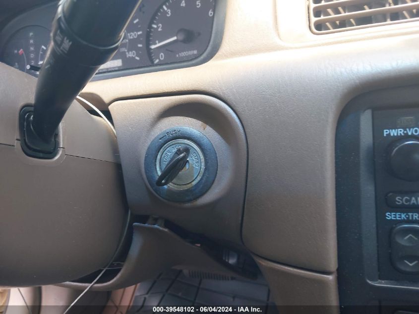 2000 Toyota Camry Le VIN: JT2BG22K3Y0428129 Lot: 39548102