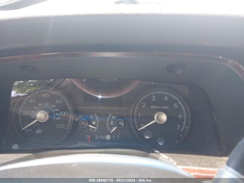 2009 Lincoln Town Car Signature Limited VIN: 2LNHM82V19X632949 Lot: 39548176