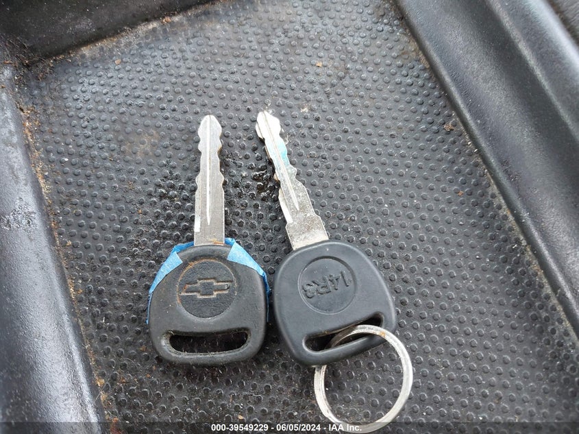 2005 Chevrolet Silverado 1500 Z71 VIN: 2GCEK13T951273168 Lot: 39549229