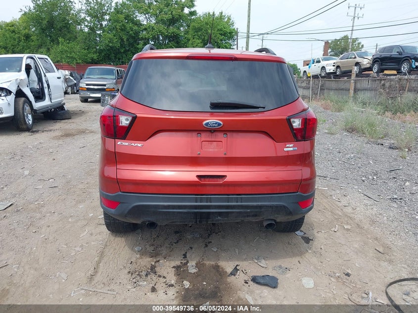 VIN 1FMCU9GD8KUC00372 2019 FORD ESCAPE SE