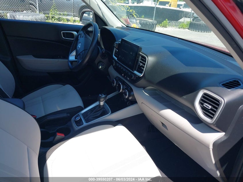 2022 Hyundai Venue Sel VIN: KMHRC8A32NU141041 Lot: 39550207