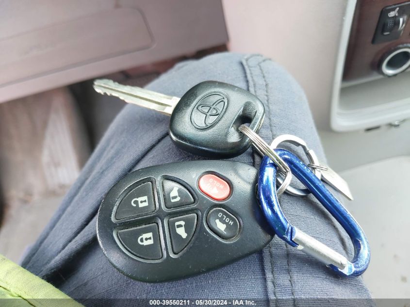 2011 Toyota Sienna Xle V6 VIN: 5TDYK3DC7BS022399 Lot: 39550211