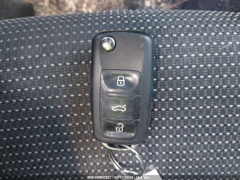 2016 Volkswagen Passat 1.8T S VIN: 1VWAT7A35GC027455 Lot: 39550227