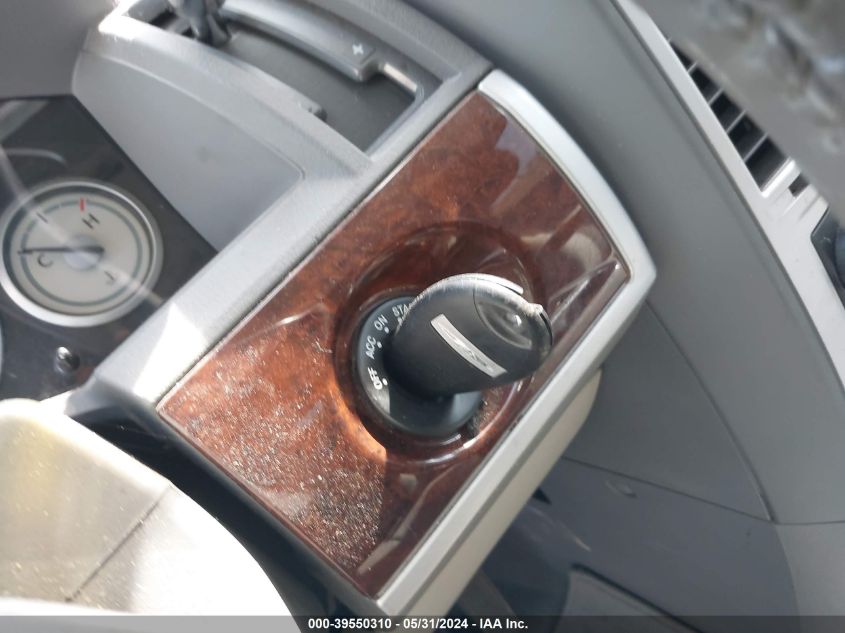 2010 Chrysler Town & Country Touring VIN: 2A4RR5D17AR109795 Lot: 39550310