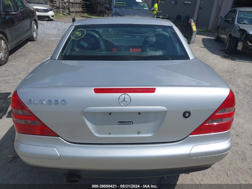 1998 Mercedes-Benz Slk 230 VIN: WDBKK47F9WF030865 Lot: 39550421