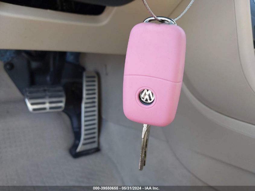 2013 VOLKSWAGEN BEETLE TURBO - 3VW767AT8DM812788