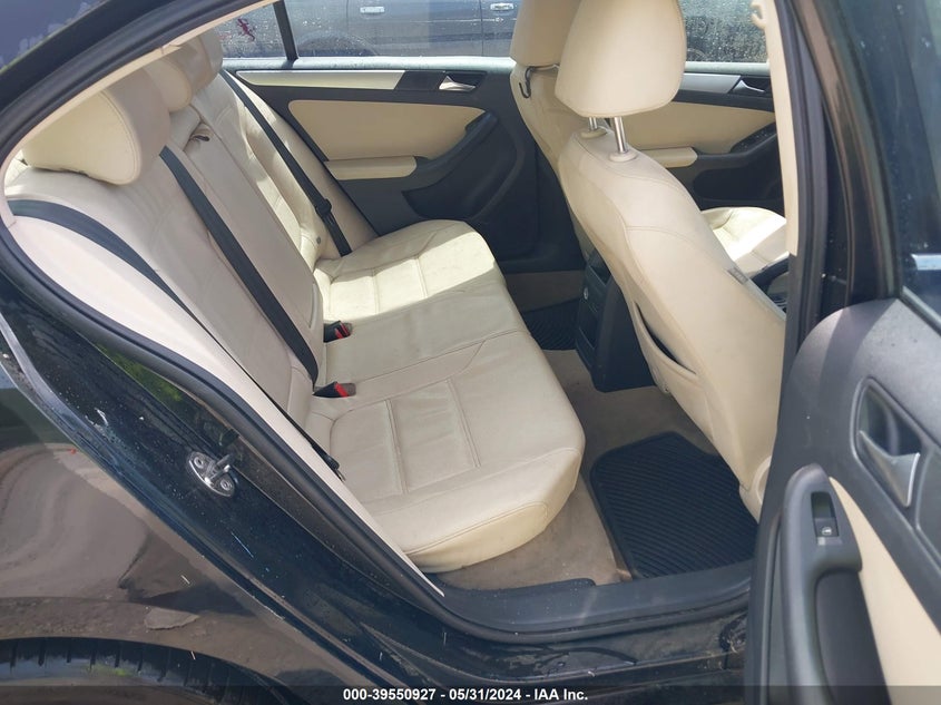 2011 Volkswagen Jetta 2.5L Sel VIN: 3VWLX7AJ2BM325982 Lot: 39550927