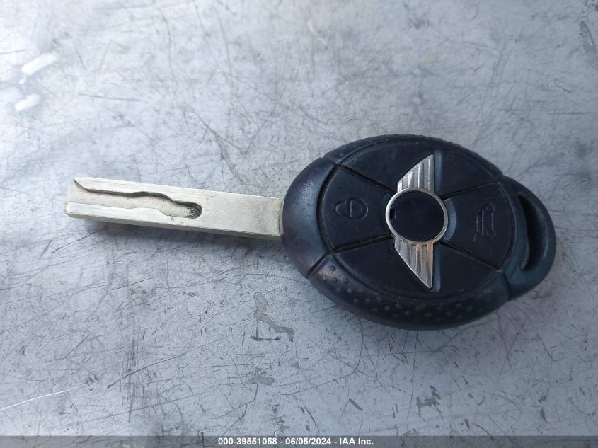 2005 Mini Cooper S VIN: WMWRE33475TD97141 Lot: 39551058