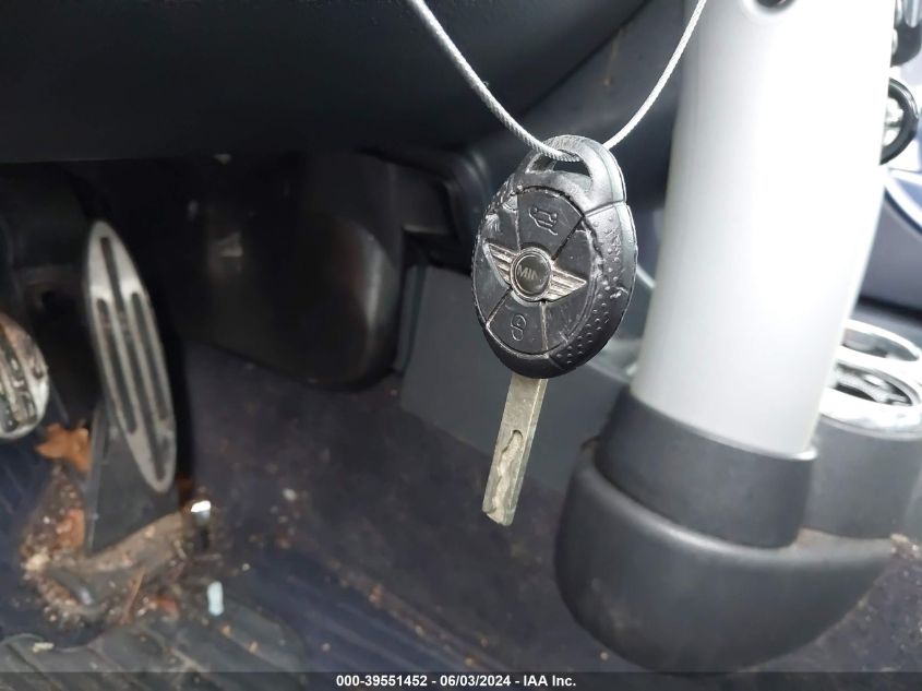 2007 Mini Cooper S VIN: WMWRH335X7TJ44590 Lot: 39551452