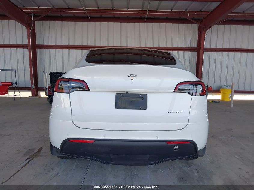 2022 Tesla Model Y Long Range Dual Motor All-Wheel Drive VIN: 7SAYGDEE7NF542637 Lot: 39552351