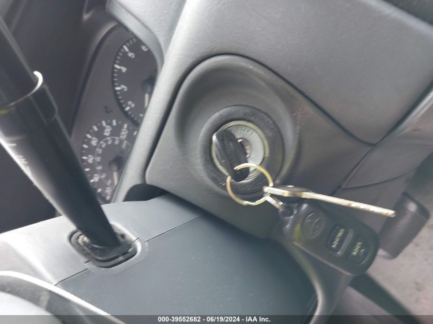 2000 Toyota Camry Le VIN: JT2BG22K8Y0429695 Lot: 39552682