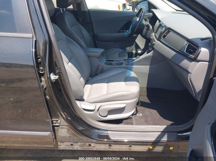 VIN KNDCC3LC1K5346303 2019 KIA NIRO EX