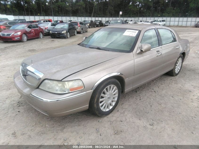 2003 Lincoln Town Car Signature VIN: 1LNHM82W43Y690750 Lot: 39553846