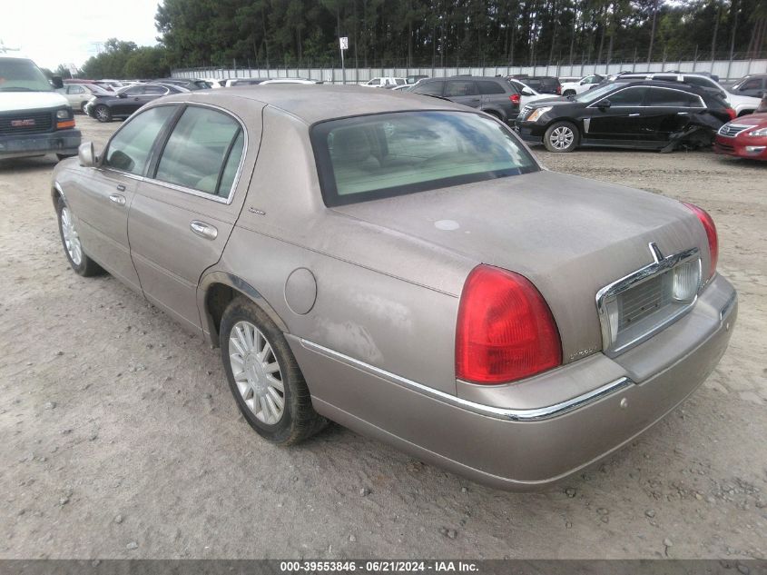 2003 Lincoln Town Car Signature VIN: 1LNHM82W43Y690750 Lot: 39553846