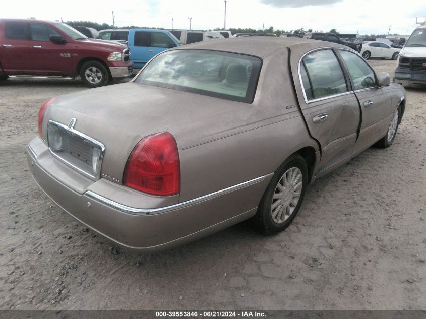 2003 Lincoln Town Car Signature VIN: 1LNHM82W43Y690750 Lot: 39553846