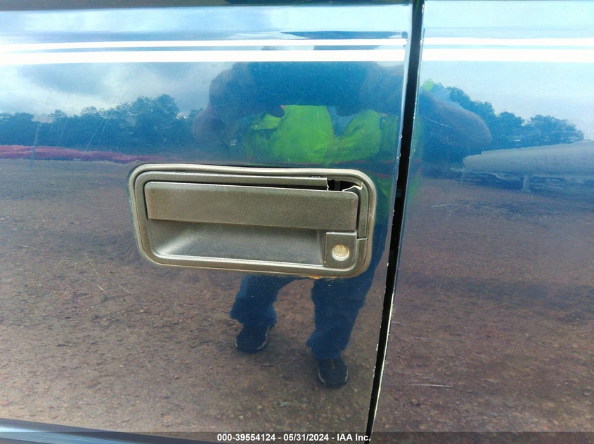 1999 Chevrolet Tahoe K1500 VIN: 1GNEK13R9XJ390477 Lot: 39554124