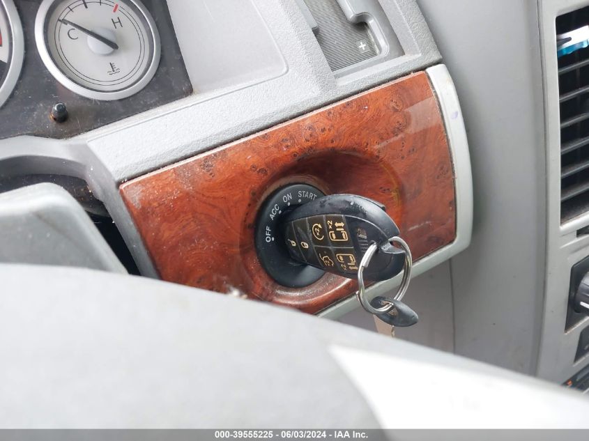 2008 Chrysler Town & Country Touring VIN: 2A8HR54P88R840468 Lot: 39555225