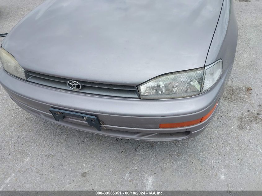 1993 Toyota Camry Le VIN: 4T1VK12W3PU083350 Lot: 39555351