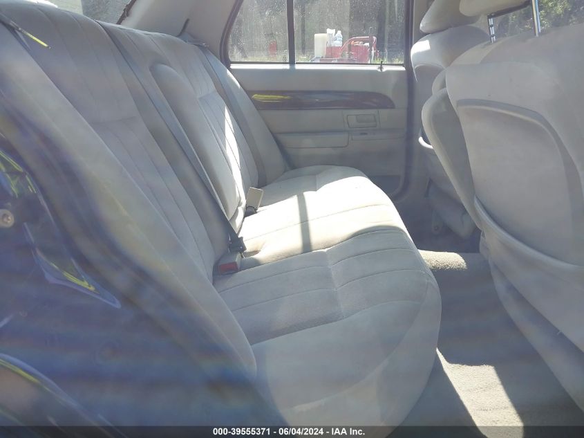 2004 Mercury Grand Marquis Gs VIN: 2MEFM74W84X689930 Lot: 39555371