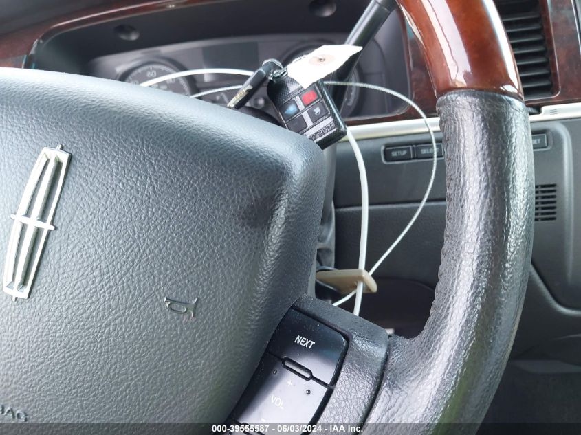 2007 Lincoln Town Car Signature L VIN: 1LNHM85V17Y618767 Lot: 39555587