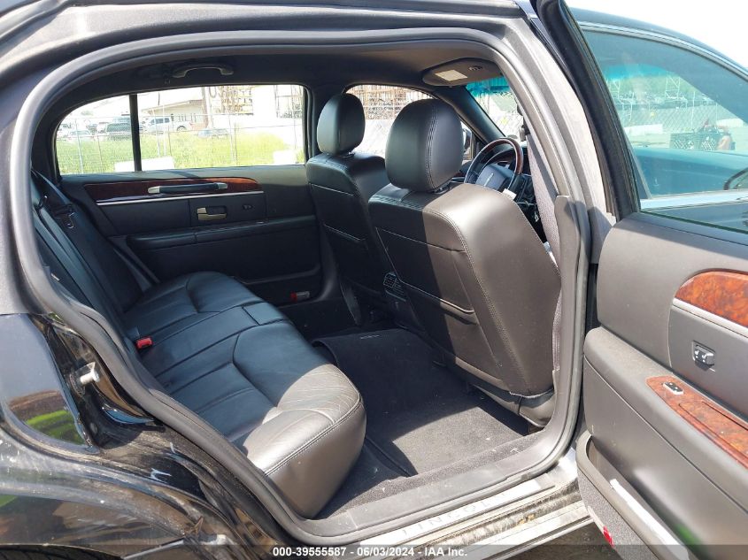 2007 Lincoln Town Car Signature L VIN: 1LNHM85V17Y618767 Lot: 39555587