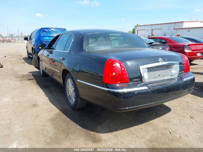 2007 Lincoln Town Car Signature L VIN: 1LNHM85V17Y618767 Lot: 39555587