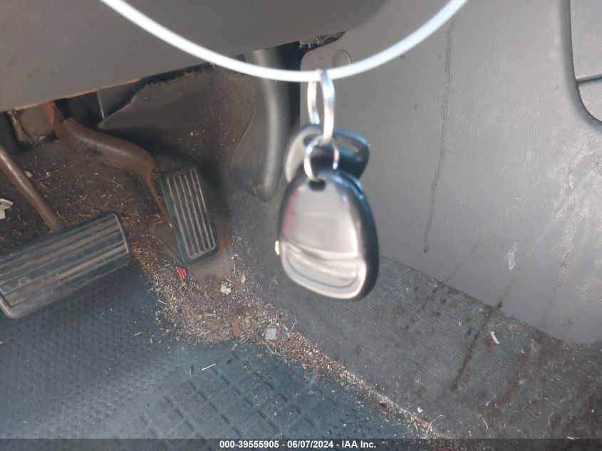 2004 GMC Sierra 1500 Sle VIN: 2GTEK19T941192693 Lot: 39555905