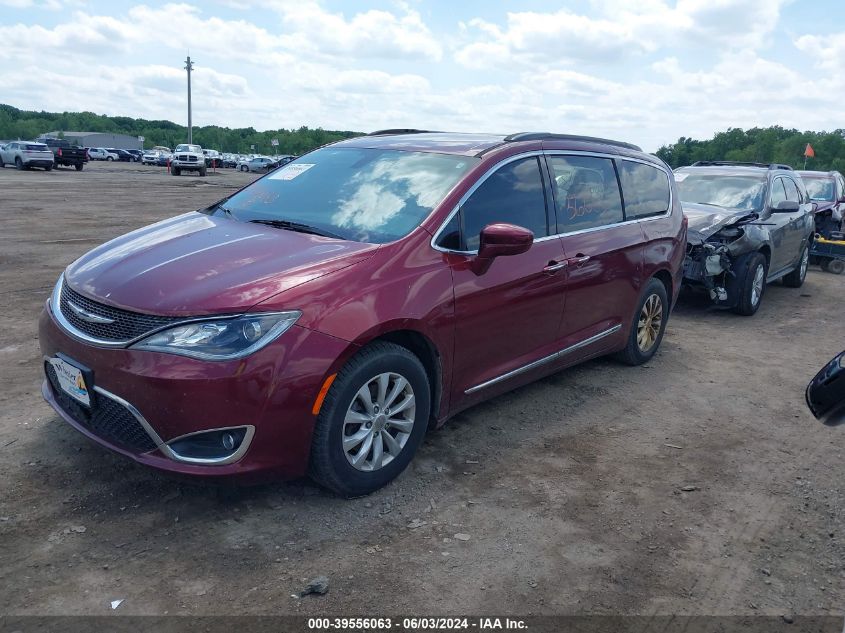 2017 Chrysler Pacifica Touring-L VIN: 2C4RC1BG0HR589017 Lot: 39556063