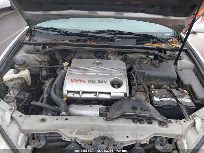 2003 Toyota Camry Le V6 VIN: 4T1BF32K03U561704 Lot: 39556071