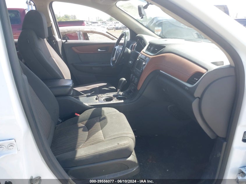 VIN 1GNKVGKD2HJ216464 2017 CHEVROLET TRAVERSE 1LT