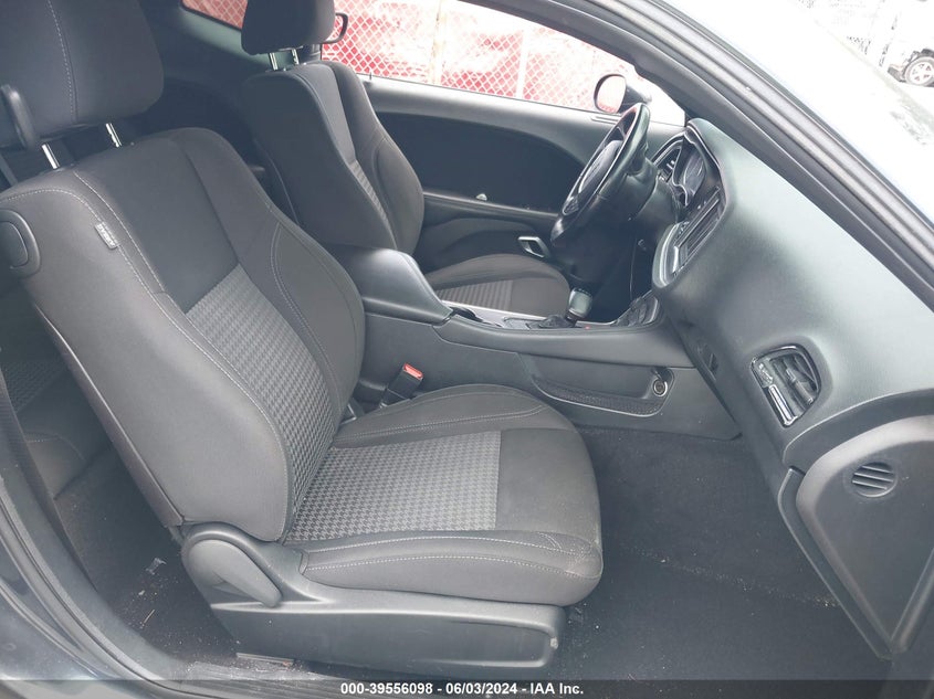 VIN 2C3CDZAG1KH674243 2019 DODGE CHALLENGER SXT