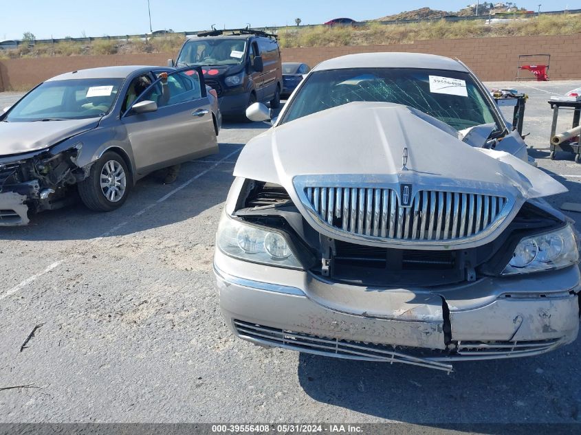 2010 Lincoln Town Car Signature Limited VIN: 2LNBL8CV9AX752185 Lot: 39556408