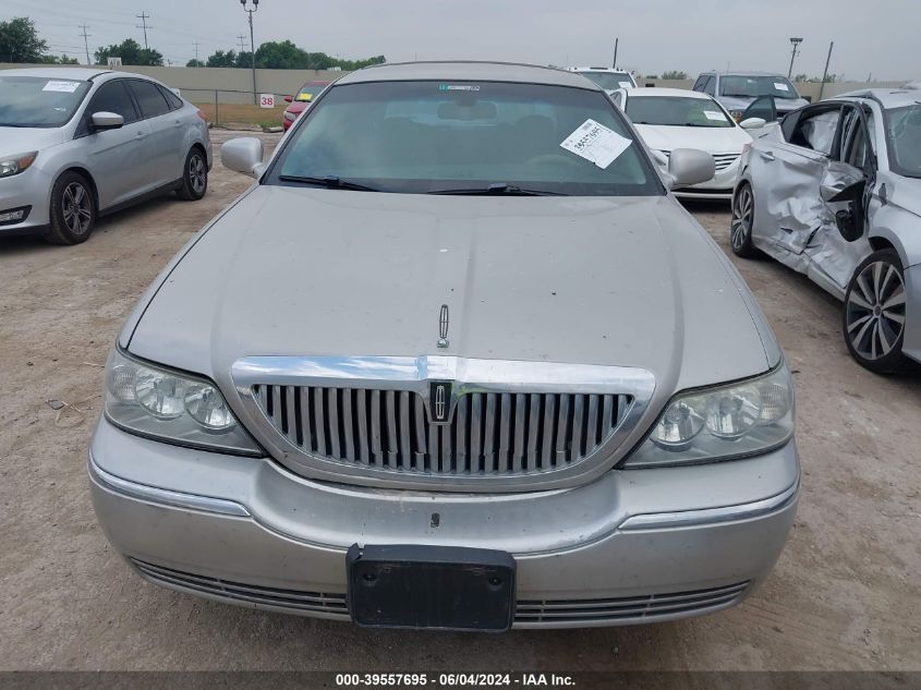 2007 Lincoln Town Car Signature VIN: 1LNHM81V67Y605714 Lot: 39557695