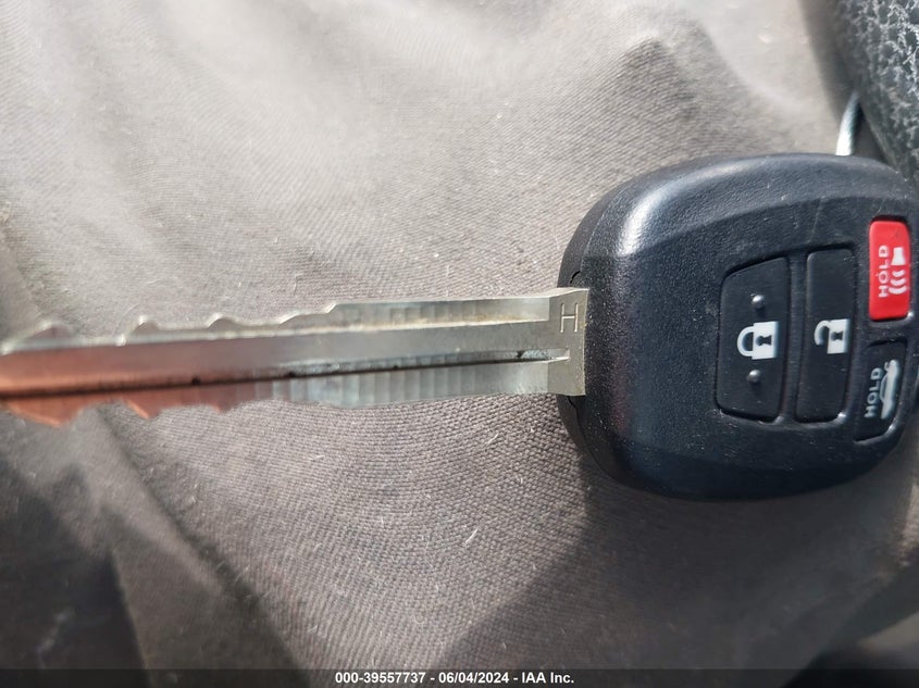 2017 Toyota Corolla Le VIN: 2T1BURHEXHC941054 Lot: 39557737