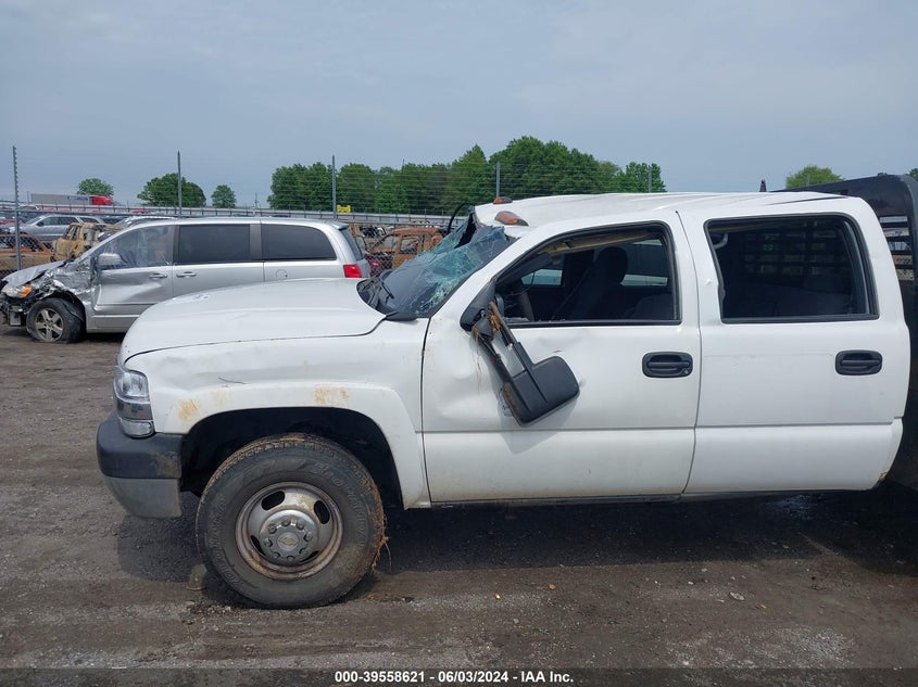 2002 Chevrolet Silverado 3500 Ls VIN: 1GCJK33102F122734 Lot: 39558621