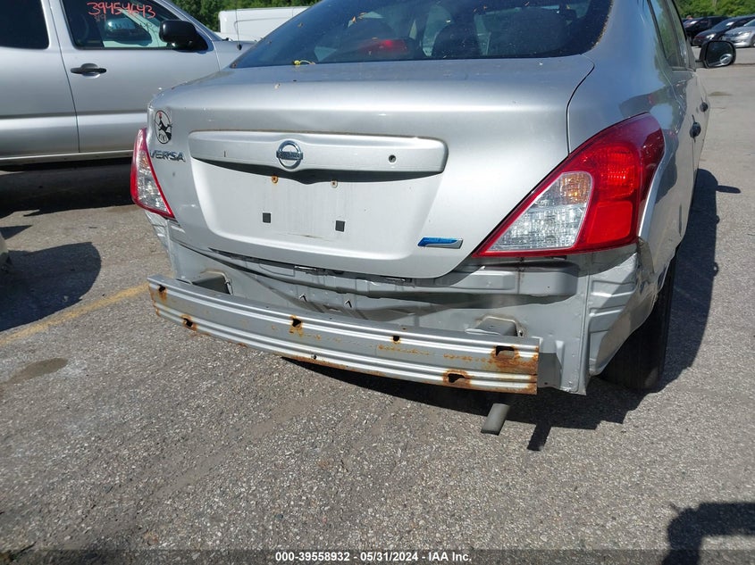 2012 Nissan Versa 1.6 S VIN: 3N1CN7AP2CL834686 Lot: 39558932