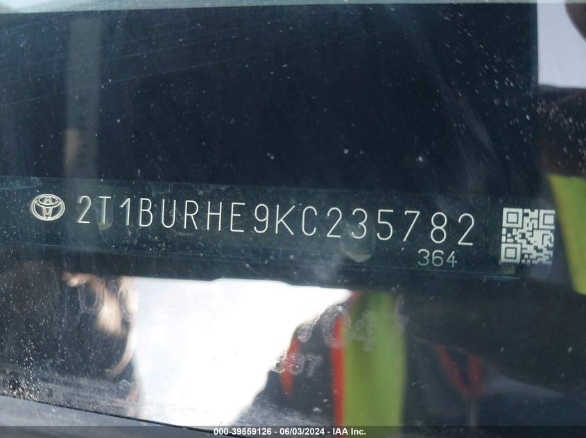 VIN 2T1BURHE9KC235782 2019 TOYOTA COROLLA XLE