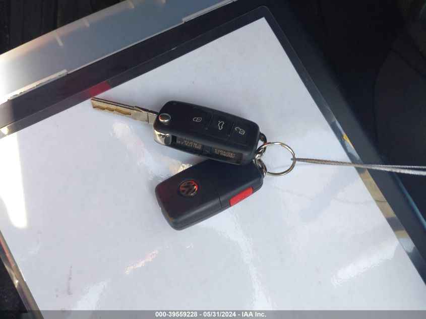 2013 VOLKSWAGEN JETTA 2.5L SE - 3VWDP7AJ8DM395560