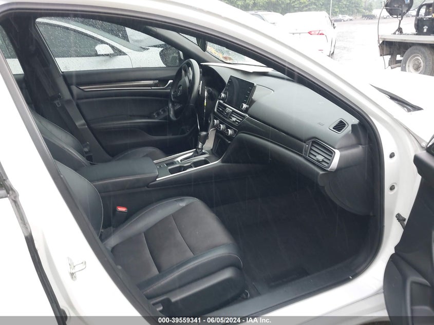 2018 HONDA ACCORD VIN: 1HGCV1F33JA208053
