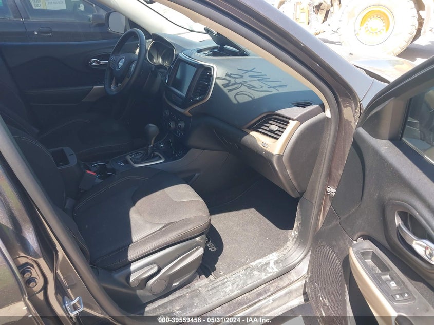 VIN 1C4PJMCS1HW590038 2017 JEEP CHEROKEE LATITUDE 4X4